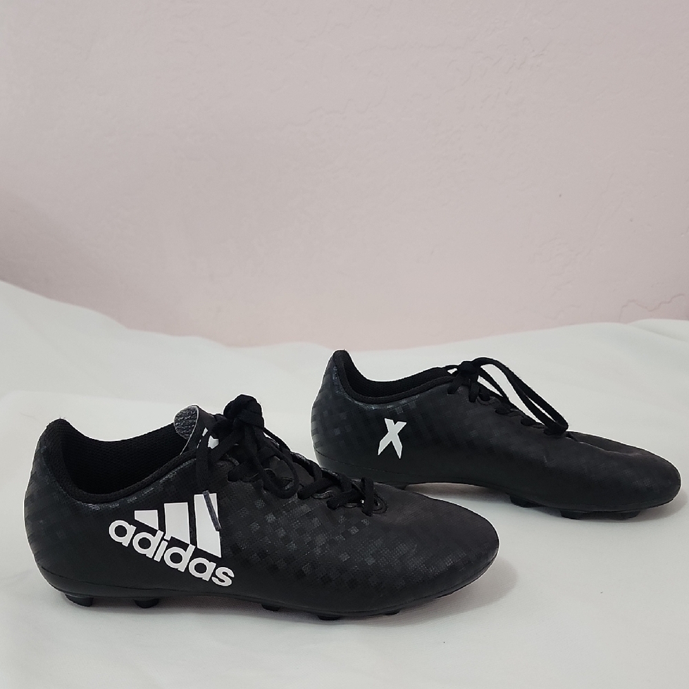 Adidas Boy's Shoes Size: 4